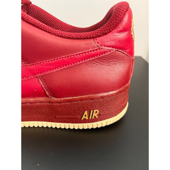 2018 NIKE AIR FORCE 1‎ GS LOW TEAM RED BURGUNDY SUMMIT WHITE GOLD 314192-613 7Y - Picture 8 of 16